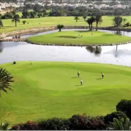 Toyo Golf Apartman *